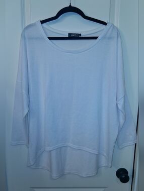 UGET Women's White Scoop Neck Long Sleeve Relaxed Tee